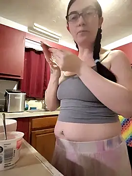 LaylaLucis online show from April 14, 1:33 am