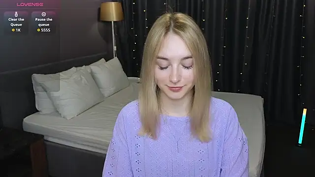 Snapshot of Shy_Polly chatting on May 8, 12:38 am Shy Polly online show from May 8, 12:38 am