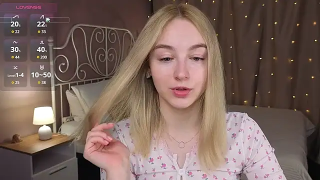 Snapshot of Shy_Polly chatting on May 9, 12:05 am Shy Polly online show from May 9, 12:05 am