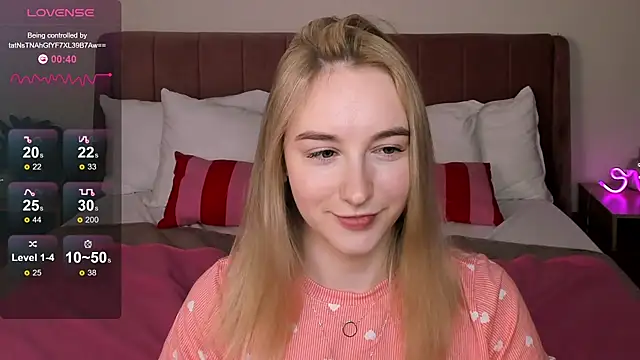 Snapshot of Shy_Polly chatting on May 15, 11:23 pm Shy Polly online show from May 15, 11:23 pm