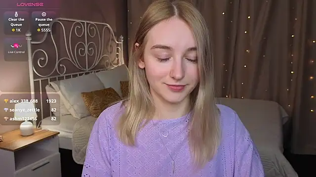 Snapshot of Shy_Polly chatting on May 19, 1:56 am Shy Polly online show from May 19, 1:56 am