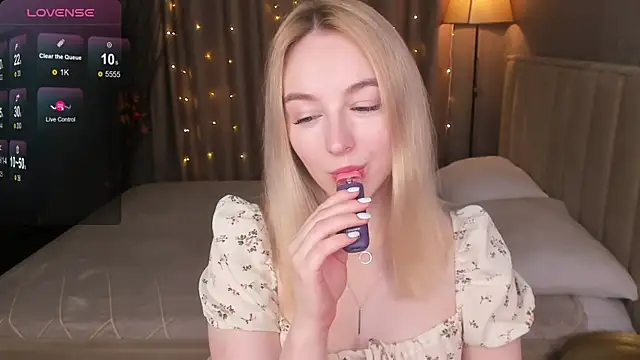 Snapshot of Shy_Polly chatting on May 29, 12:08 am Shy Polly online show from May 29, 12:08 am