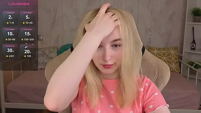 Snapshot of Shy_Polly chatting on June 7, 12:04 am Shy Polly online show from June 7, 12:04 am