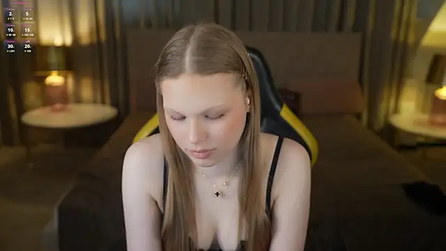 Snapshot of Charlotte_Dreams chatting on April 24, 4:31 pm Charlotte Dreams online show from April 24, 4:31 pm