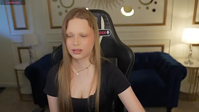 Snapshot of Charlotte_Dreams chatting on June 30, 3:35 pm Charlotte Dreams online show from June 30, 3:35 pm