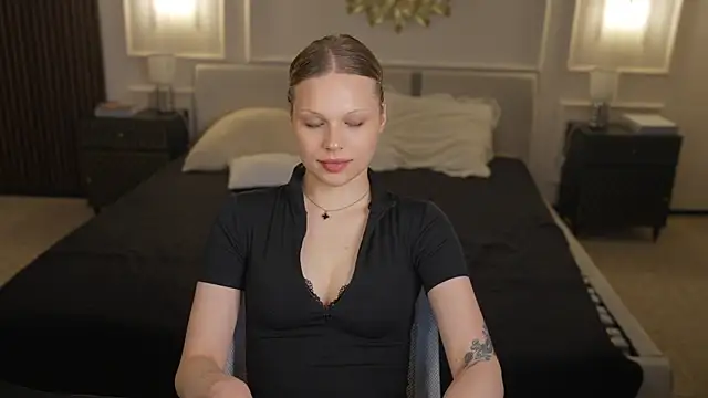 Snapshot of Charlotte_Dreams chatting on July 7, 8:35 pm Charlotte Dreams online show from July 7, 8:35 pm