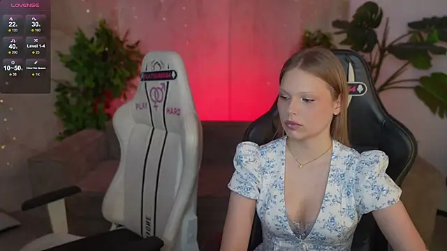 Snapshot of Charlotte_Dreams chatting on July 30, 2:49 pm Charlotte Dreams online show from July 30, 2:49 pm