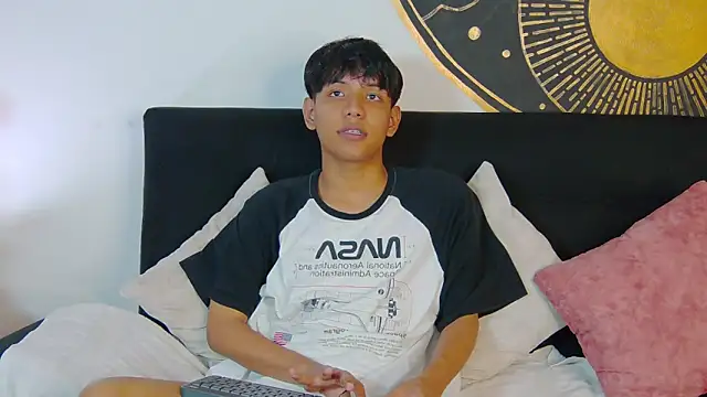 Liam Sinclair online show from February 18, 8:05 pm