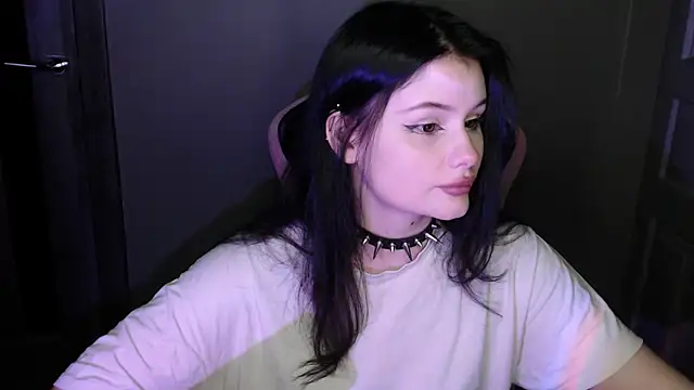 Snapshot of Moon_raven chatting on February 18, 2:29 am Moon raven online show from February 18, 2:29 am