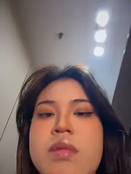 Toffee-00 online show from March 31, 8:26 am