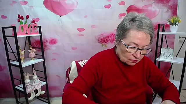 Snapshot of OlgaLuck chatting on April 28, 5:12 am OlgaLuck online show from April 28, 5:12 am