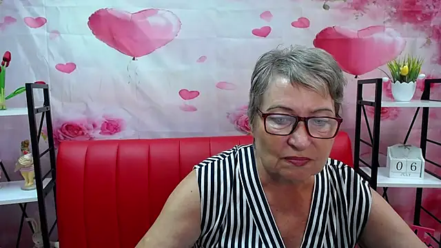 Snapshot of OlgaLuck chatting on July 6, 5:15 am OlgaLuck online show from July 6, 5:15 am