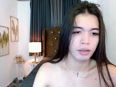 Snapshot of hollyyumiloove chatting on February 5, 5:06 pm hollyyumiloove online show from February 5, 5:06 pm