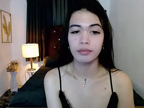 Snapshot of hollyyumiloove chatting on March 2, 10:33 am hollyyumiloove online show from March 2, 10:33 am