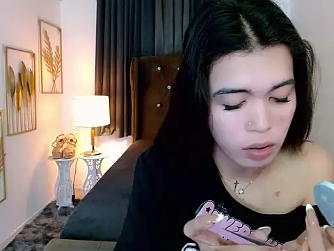 Snapshot of hollyyumiloove chatting on March 11, 10:54 am hollyyumiloove online show from March 11, 10:54 am