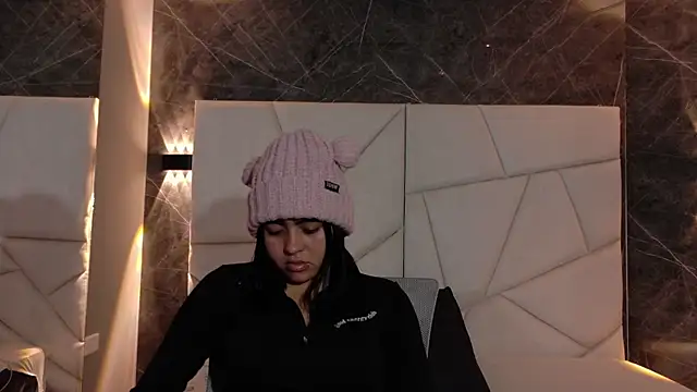 Snapshot of mia_violet8 chatting on November 26, 1:50 am mia violet8 online show from November 26, 1:50 am