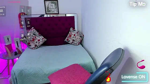 Snapshot of Samantha__F_W chatting on June 25, 7:29 pm Samantha F W online show from June 25, 7:29 pm