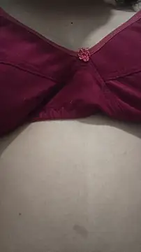 SameeraReddy19 online show from April 13, 9:48 am