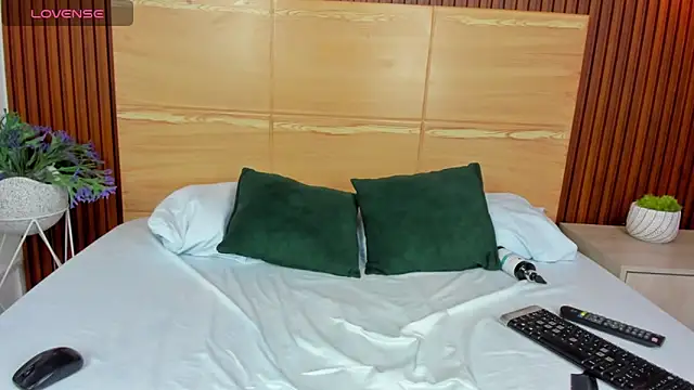 samantha loughty online show from December 14, 7:58 am