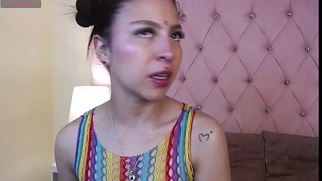 Hillary Thomson online show from November 24, 1:00 pm