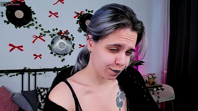 LiraBelle online show from April 11, 3:22 am