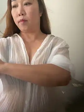 Snapshot of Xiaomili8 chatting on April 11, 6:07 am Xiaomili8 online show from April 11, 6:07 am