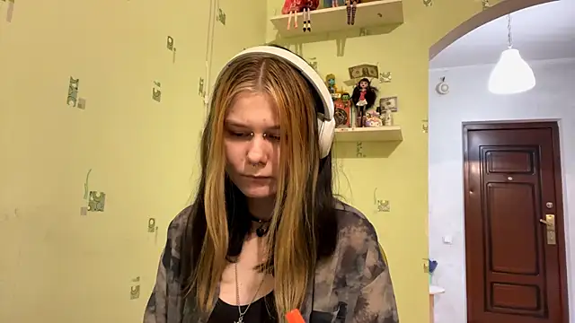 TraceeSchutt online show from January 7, 11:07 pm