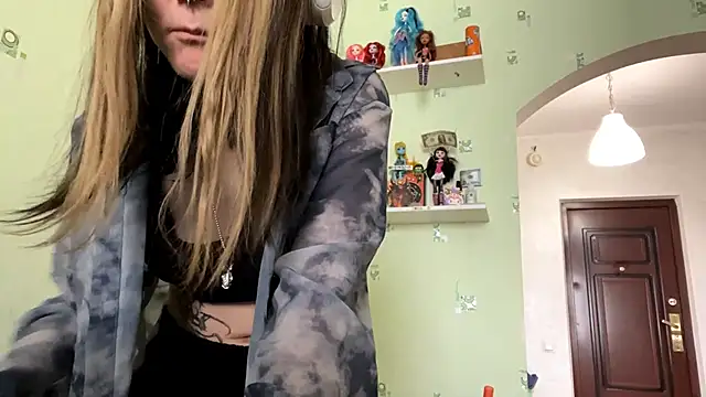 TraceeSchutt online show from January 8, 11:56 am