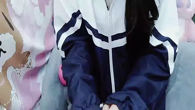 Snapshot of Alice-Hot88 chatting on January 13, 7:35 am Alice-Hot88 online show from January 13, 7:35 am