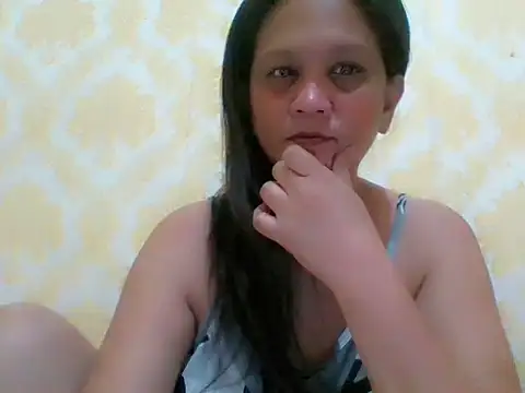 Snapshot of divinegrace1983 chatting on April 8, 5:13 pm divinegrace1983 online show from April 8, 5:13 pm