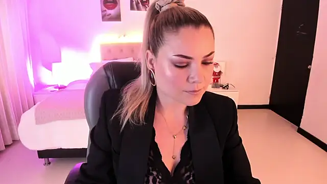 Violeta Hotter online show from December 2, 11:04 am