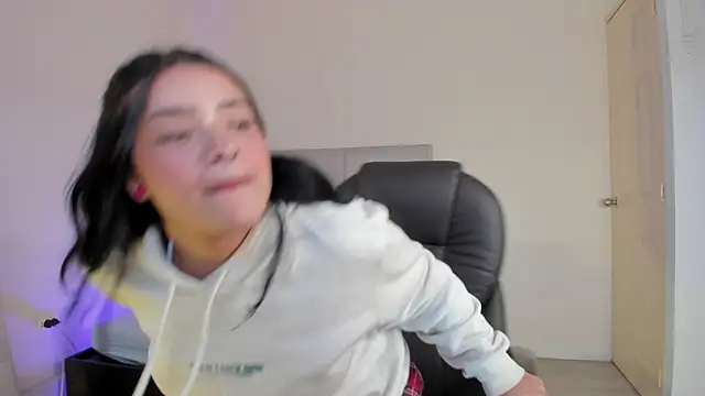 venus evans  online show from December 17, 8:04 pm