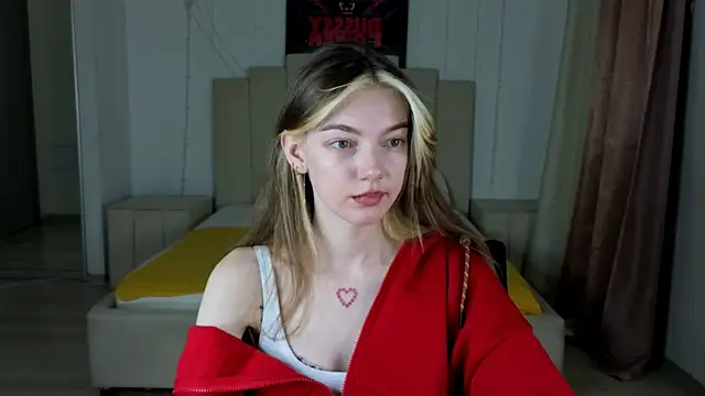 MILLIE MUR online show from January 9, 5:10 am