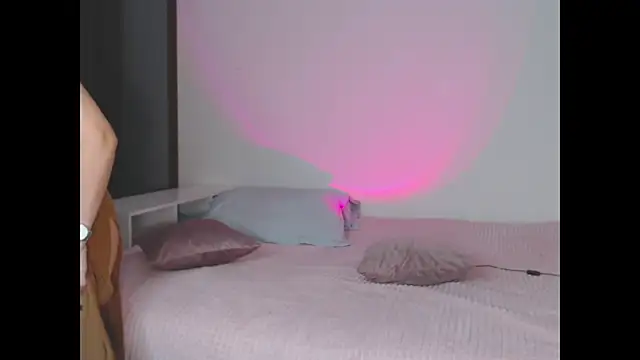 Snapshot of StarAmelina chatting on November 28, 3:47 pm StarAmelina online show from November 28, 3:47 pm