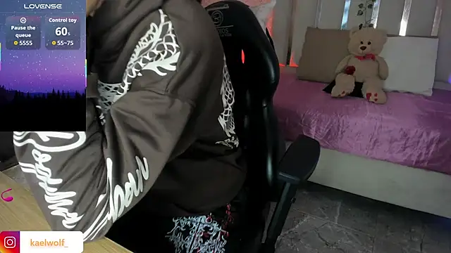 kaelwolf tay online show from February 7, 7:17 pm