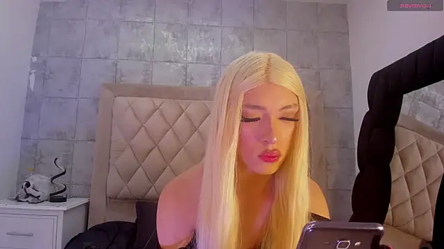 Snapshot of DeboraCopper chatting on February 24, 10:30 pm DeboraCopper online show from February 24, 10:30 pm