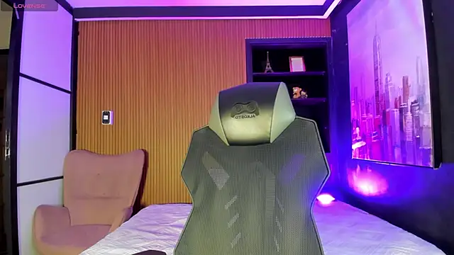 Snapshot of DeboraCopper chatting on February 26, 9:41 am DeboraCopper online show from February 26, 9:41 am