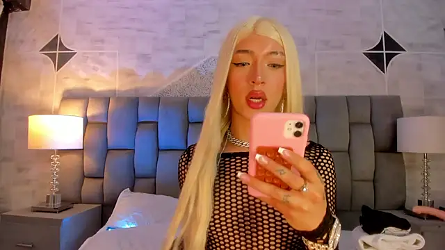 Snapshot of DeboraCopper chatting on March 19, 11:42 pm DeboraCopper online show from March 19, 11:42 pm