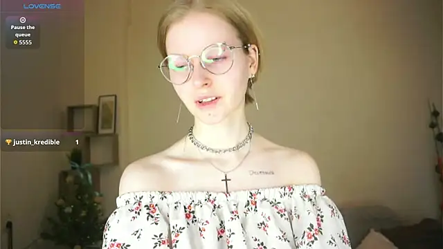 ToyaPletz online show from April 15, 6:04 pm