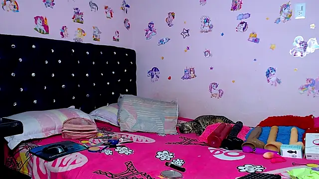 ShantalTsFox online show from March 1, 4:03 am