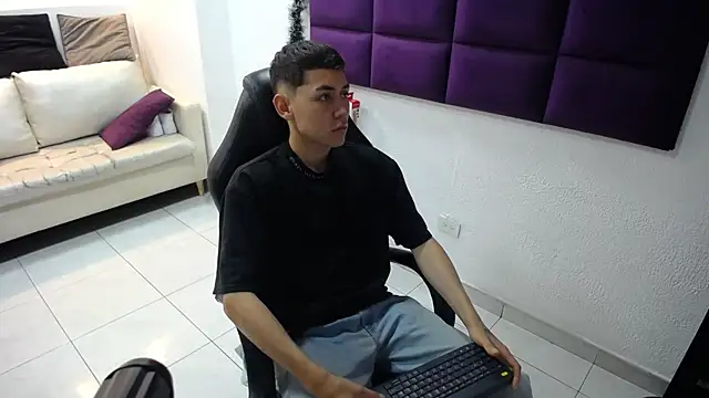 LoganFoster  online show from December 22, 8:17 pm