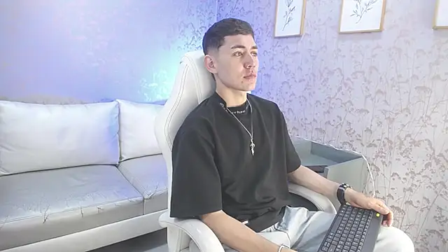 LoganFoster  online show from January 5, 8:12 pm