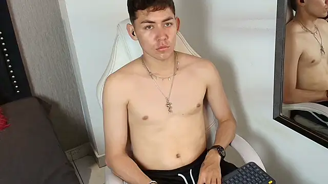 LoganFoster  online show from January 10, 8:32 pm