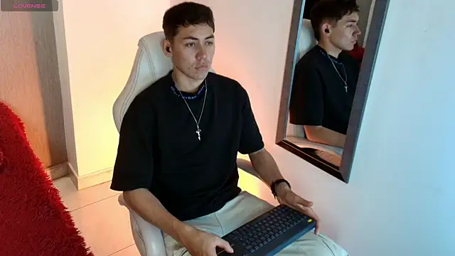 LoganFoster  online show from January 16, 8:13 pm