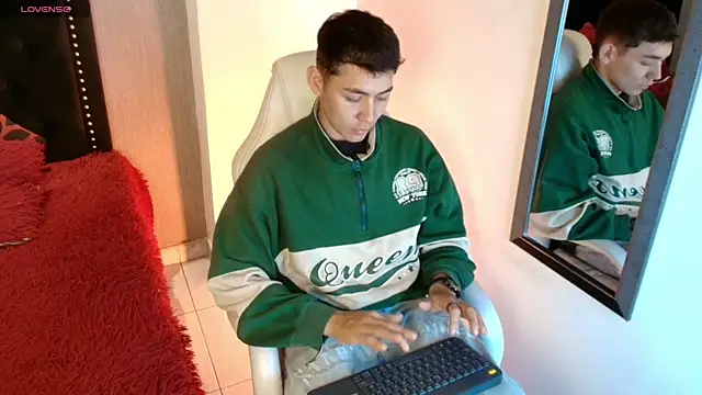 LoganFoster  online show from January 17, 8:12 pm