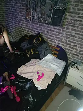 Snapshot of SquirtPassion1995 chatting on February 22, 12:34 am SquirtPassion1995 online show from February 22, 12:34 am