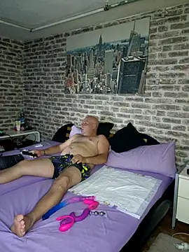 Snapshot of SquirtPassion1995 chatting on July 18, 9:40 pm SquirtPassion1995 online show from July 18, 9:40 pm
