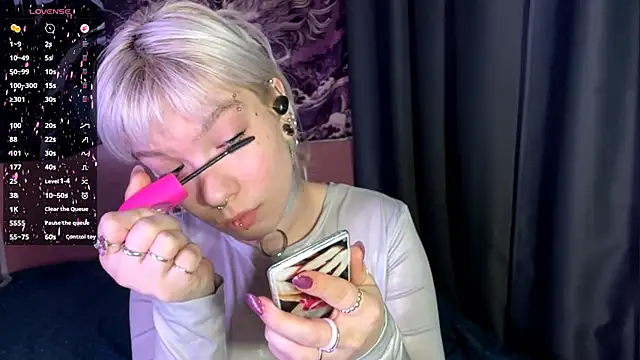 Snapshot of LolaDollyMur chatting on November 29, 8:12 pm LolaDollyMur online show from November 29, 8:12 pm