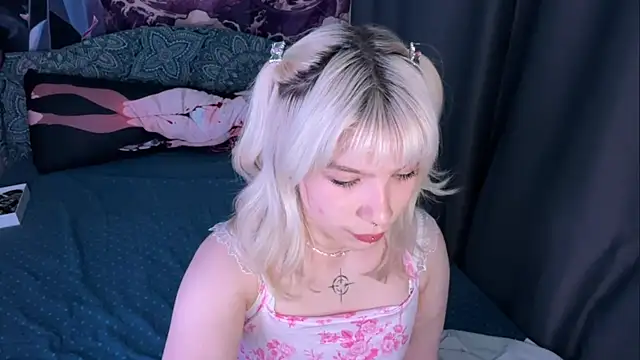 LolaDollyMur online show from December 15, 7:07 pm