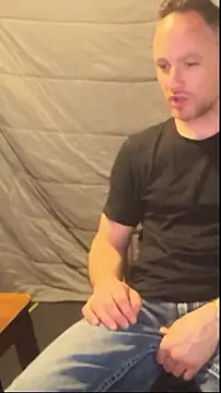 famous1tad online show from April 7, 10:59 am